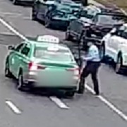 神助攻！合肥外卖小哥、出租车司机主动搭载民警追击偷车嫌犯