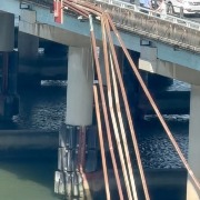 广东汕头澄海区通报“多人踩断莲阳大桥管道落水”：3人落水其中1人已无生命体征