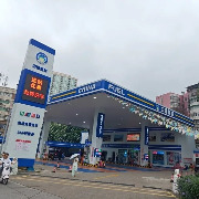 长沙一加油站与小区仅一墙之隔：被举报违建二十余年，依旧正常运营