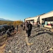 西班牙高速铁路列车相撞造成至少46人死亡