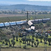列车顶着红灯高速行驶25公里，已致68死的西班牙高铁追尾本可以避免吗？