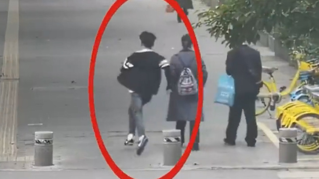 抓捕现场，西安这名热心小哥借出电动车“丝滑”助攻