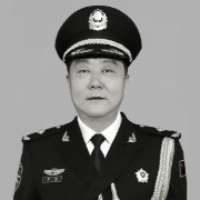 “全国优秀人民警察”李坚工作期间突发疾病去世，年仅55岁
