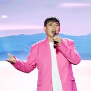 “大衣哥”朱之文称被“黑粉”纠缠多年，央媒：举报不能被当成伤人“暗器”
