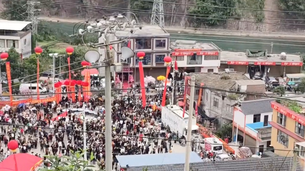 “小小徐”结婚请网友撑场面，当地酒店爆满厨师忙到凌晨