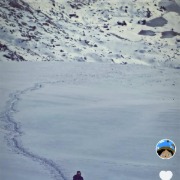 四川勒多曼因峰有4人滑坠致2人遇难，系违规登山