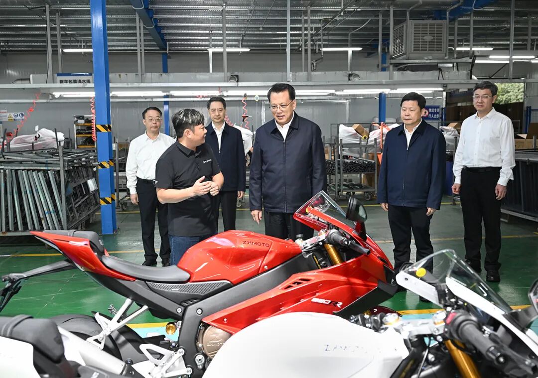 重庆市委书记袁家军赴张雪机车调研并召开座谈会