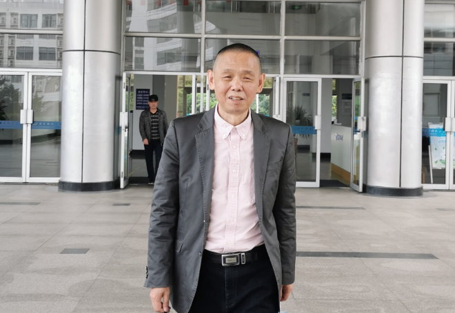 言短意长｜不要轻易用“职称”定义一位老师
