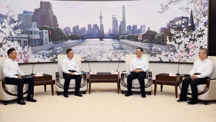 陈吉宁朱忠明与宁海鹰桑本率青海果洛州党政代表团举行座谈