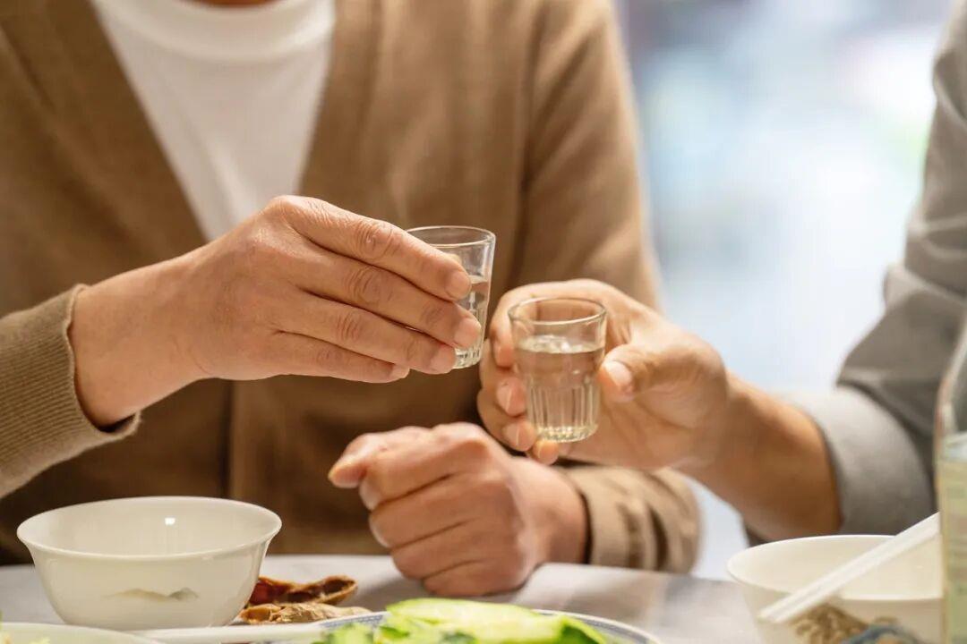 国家安全部：警惕“免费午餐”！抢着买单的“知心好友”竟是境外间谍
