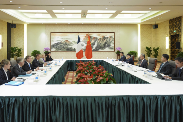 中法举行战略对话，王毅：经贸分歧只是阶段性现象