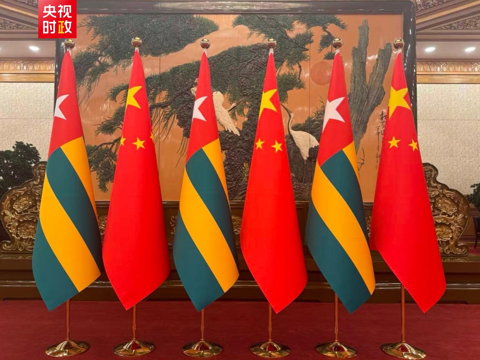 习近平会见多哥部长会议主席福雷