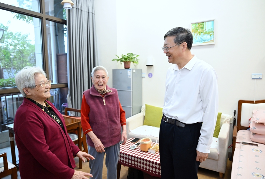 让老年人安享幸福美满晚年！重阳节之际，陈吉宁朱忠明黄莉新胡文容开展走访慰问
