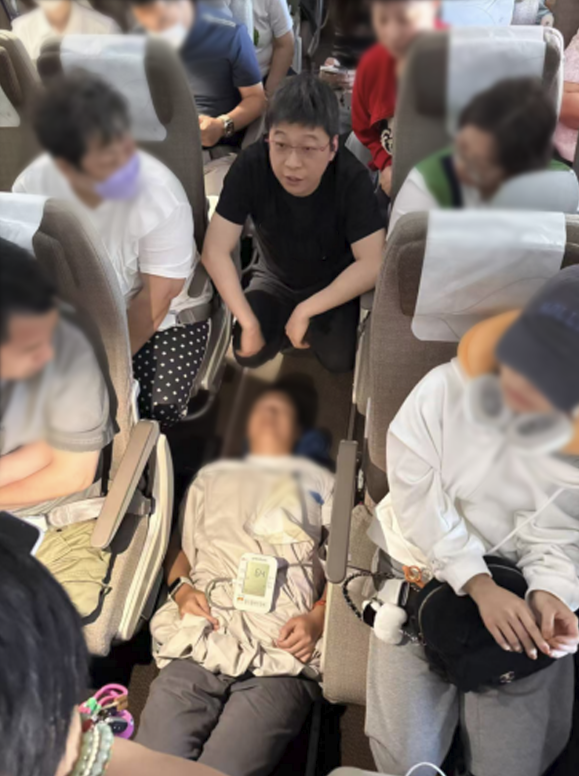 沪喀同心｜乘客万米高空突发晕厥，刚结束援疆的上海医生紧急出手