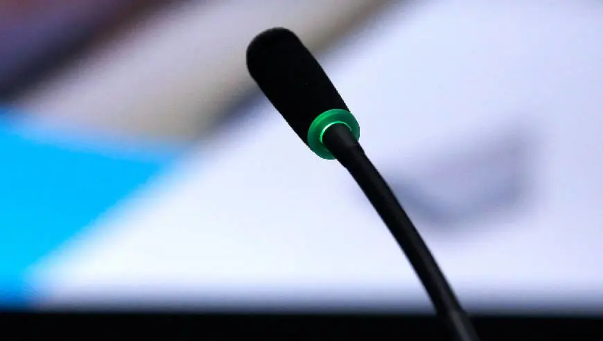 中共中央政治局召开会议 讨论拟提请二十届五中全会审议的文件 中共中央总书记习近平主持会议