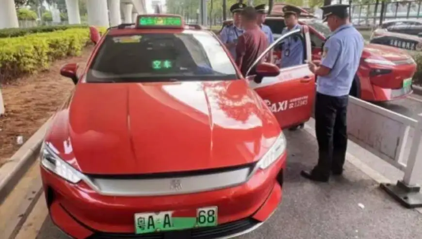 粤AA***68出租车司机苏某被立案，广州通报：其在白云机场搭载乘客得知目的地后，以车内烟味重为由让乘客换车，还涉其他违规行为