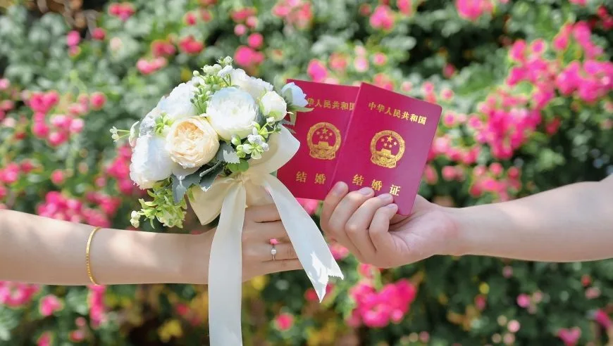 年轻人不结婚不是因为不方便