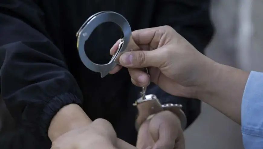 为了“有面子” 张某偷拍新型军事装备发到家族群……