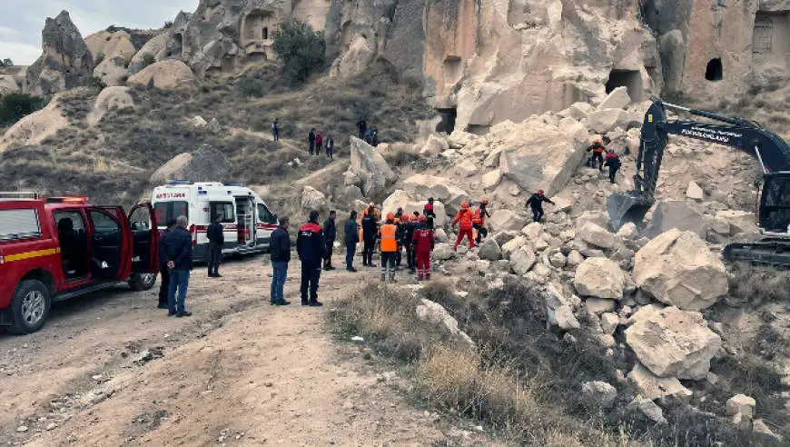 土耳其著名旅游区卡帕多奇亚一石柱坍塌