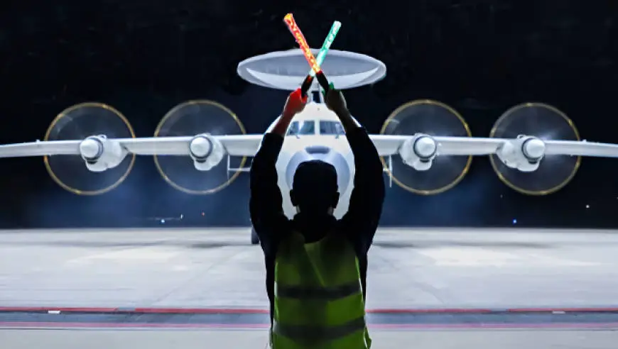 鏖战昼夜！直击海军航空兵某部飞行训练