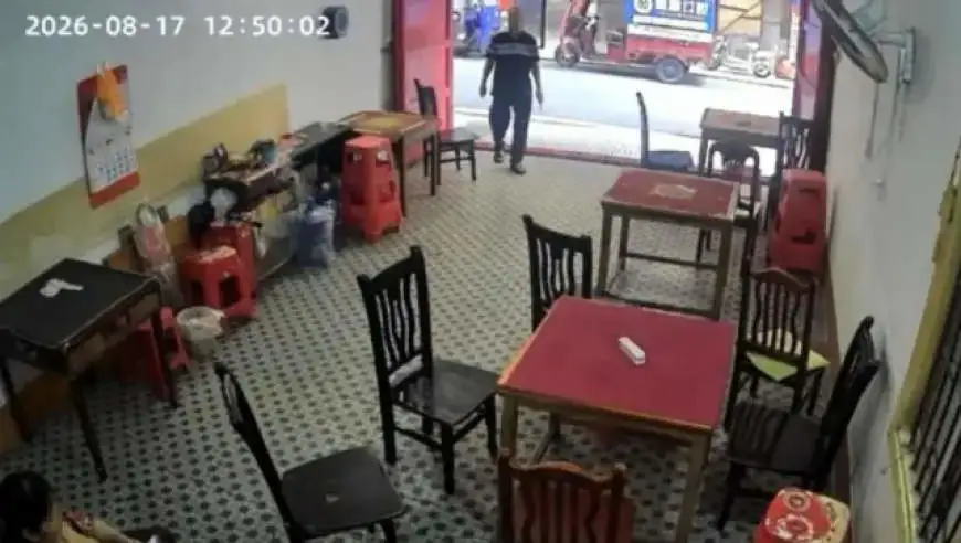 罗永浩称凑10万元捐助“扶老人被索赔1.9万元”店主，儿子：是否接受需征求妈妈意愿
