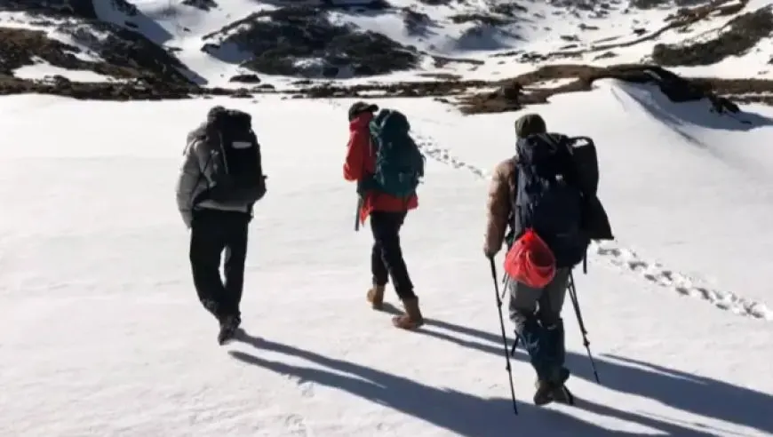 两名户外爱好者在哈巴雪山附近溪流中发现人类遗骸，确认系失联近2年男子庞某，目前其遗骸已转运下山交给家属