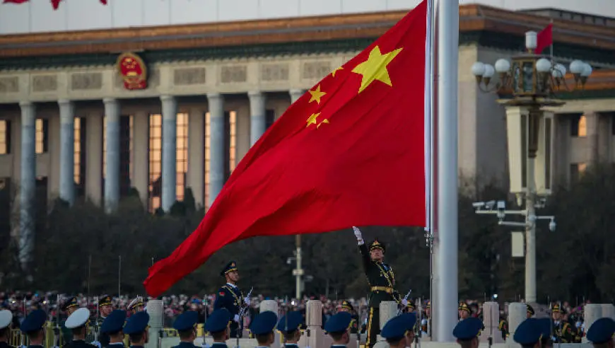 “非常震撼和自豪”，千名港澳青少年观看天安门升旗