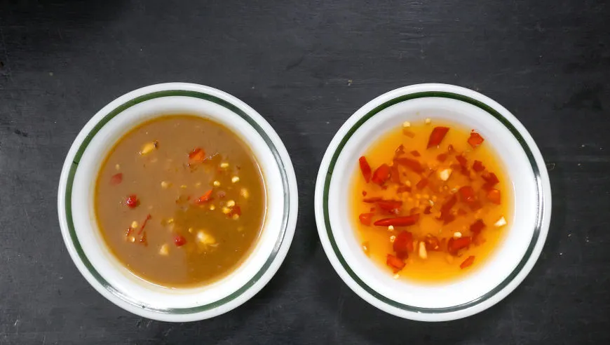 网友称河北一高校老师在食堂档口白吃蘸料，被拒后称“吃是给你面子”，校方回应
