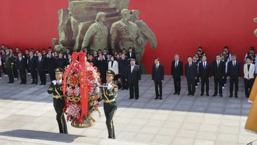 王沪宁陪同朝鲜最高领导人金正恩访问丹东