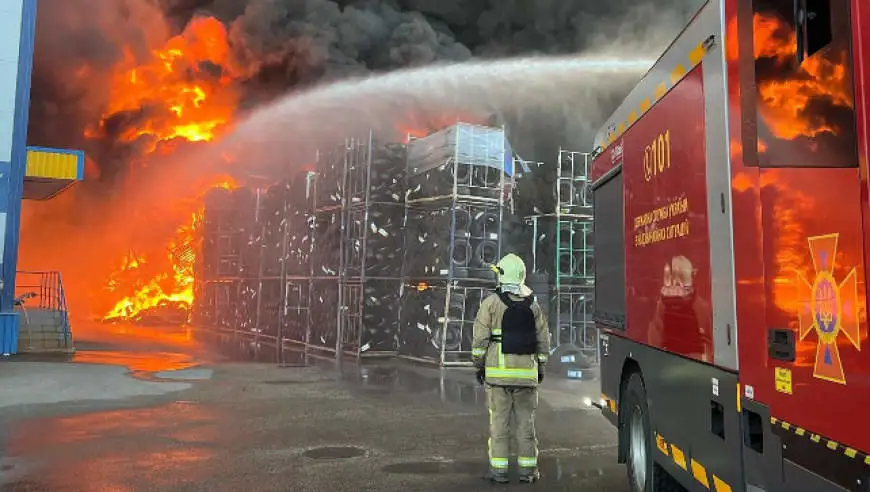 乌克兰称基辅州一仓库遇袭致37人死亡