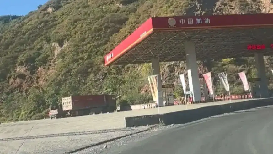 搜索“中国石油”结果被导航到“中国加油”，涉事加油站称，早年与中石油有合作关系，目前合同已到期，所以改了名