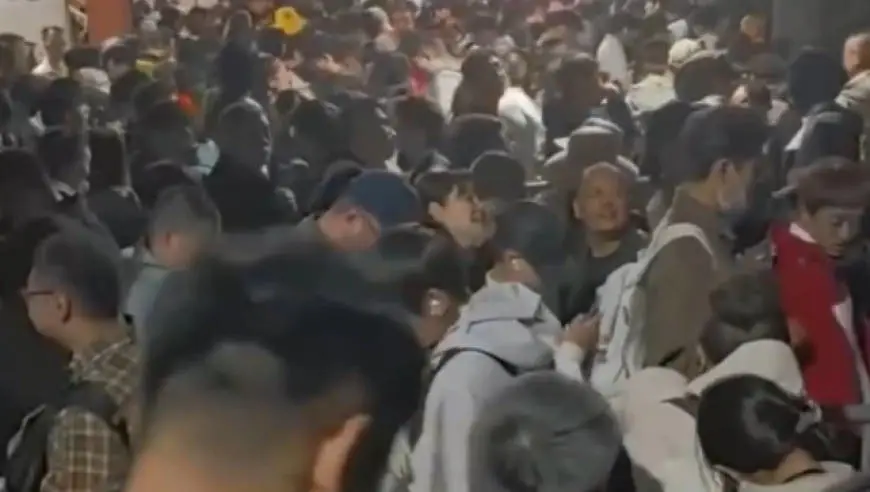 华山缆车人满为患被质疑超负荷，景区：不存在超负荷，需要下山的游客都安全送下去了