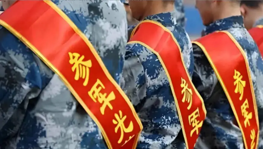 湖南一男子入伍2个月后拒服兵役，认可处罚后果，当地通报：不得录用为公务员，罚款26000元