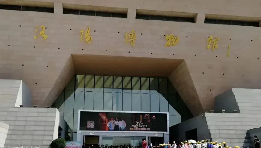 洛阳博物馆闭馆一年引热议，网友调侃挖到了“传国玉玺”，馆方回应：网友的说法都是玩梗，闭馆系正常升级改造
