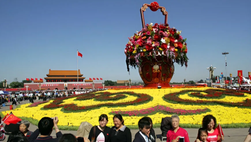 天安门广场花坛40年三次演变，大花篮是这一年才出现的