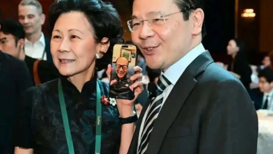 福布斯公布李嘉诚最新照片，笑容满面“隔空”与新加坡总理黄循财合影