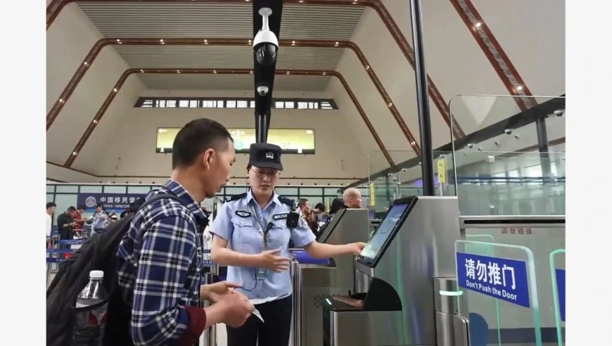 视频丨通关时间缩短至10秒 中外边民快捷通关试点正式落地云南