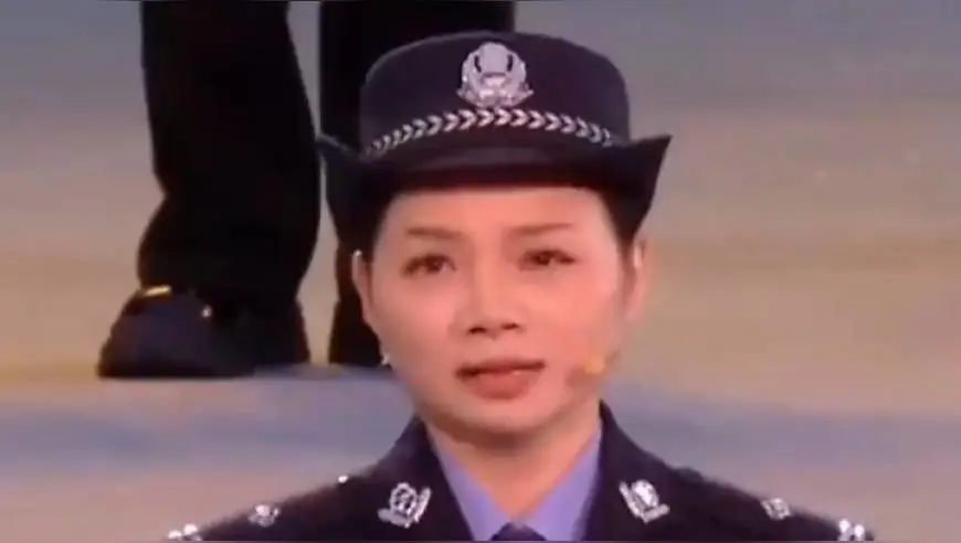 长大后我就成了你：98年洪水中的抱树女孩成为警察