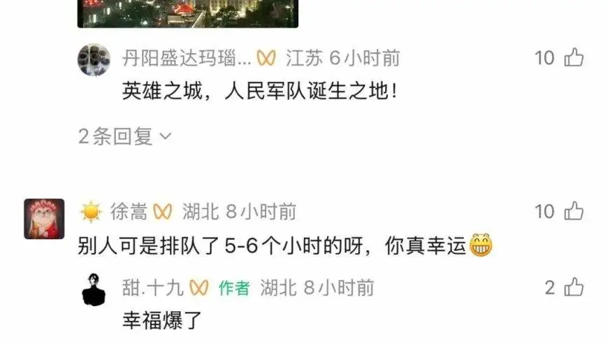 列车穿江遇烟花，刷屏全网！游客视角来了！网友：“这趟火车值了！”