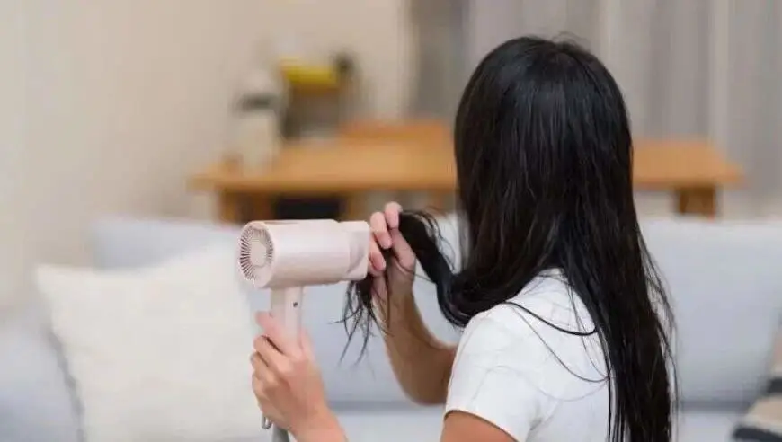 洗完头不用吹风机，自然风干更防脱？