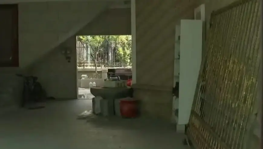男子约190万元拍下一栋别墅，成交后发现门被拆走窗也被铁皮封住，当地回应