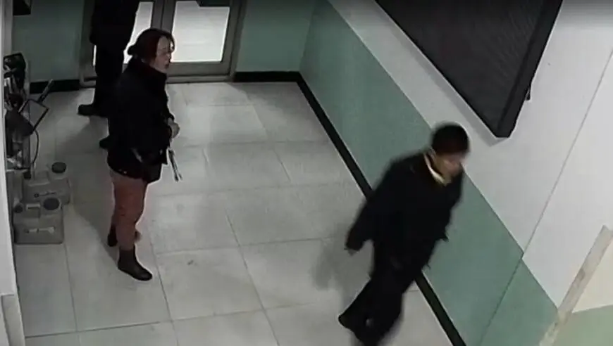 黑龙江一女职工被控殴打男同事致耳膜穿孔判刑八个月，最高法指令再审