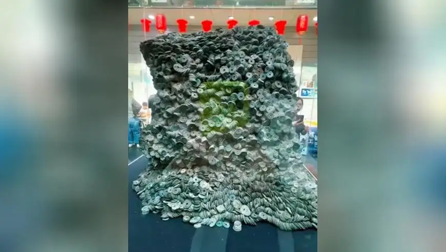 辽宁一工地里挖出10多吨钱，36种古钱堆成小山，网友：好家伙，按吨算也就咱了！