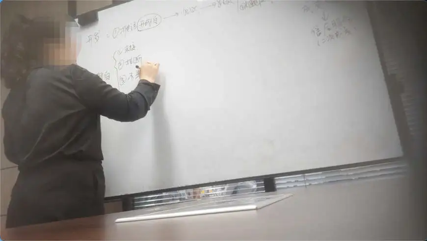 卧底“套娃式助贷”：贷款105万服务费近23万，有公司自称能“让银行人员控制放款时间”丨红星深潜