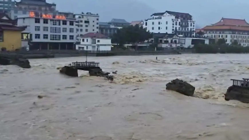 福建仙游县遭65年最强暴雨侵袭，八百多年金凤古桥被冲毁，文保单位已派人现场核实损失