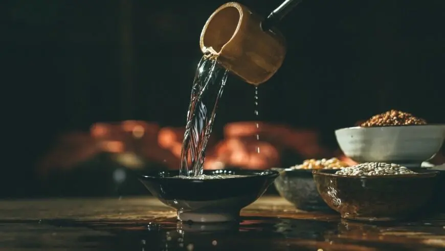 中秋酒水生意变了？“硬通货”飞天上涨至1740元/瓶，烟酒店老板靠大闸蟹撑住旺季