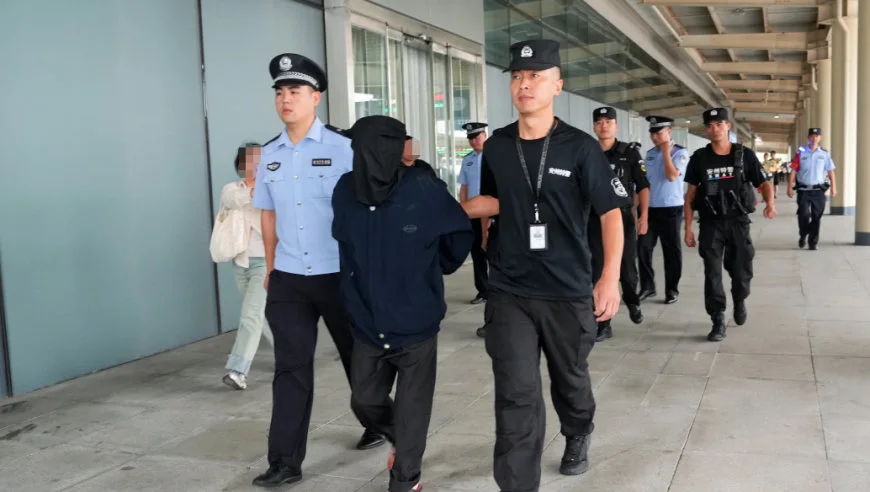 男子因邻里纠纷持刀致人死亡潜逃37年落网：潜逃数省从未与家里联系，女儿早早辍学打工谋生