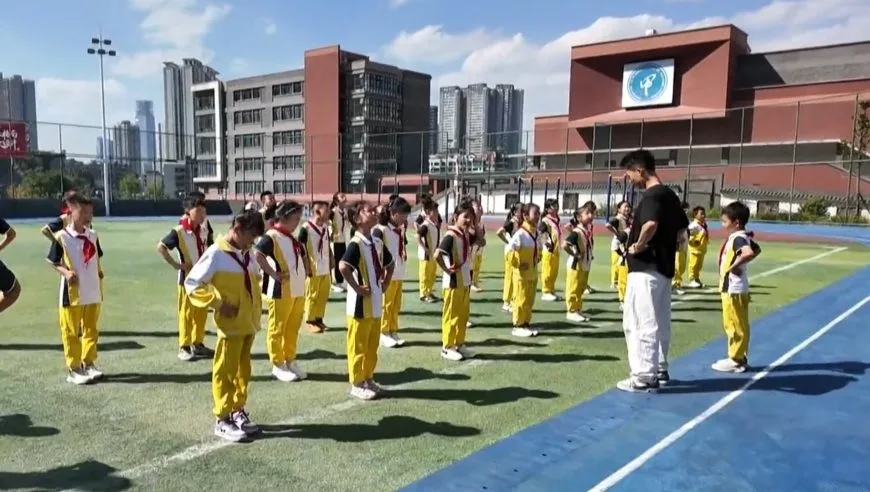 长期穿这种网红鞋的受害者出现了，医生：14岁以下坚决不能穿！