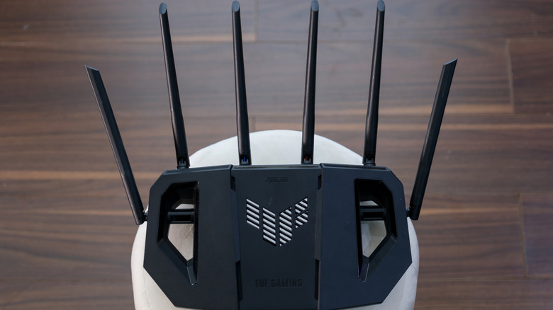 Why do routers have so many antennas?